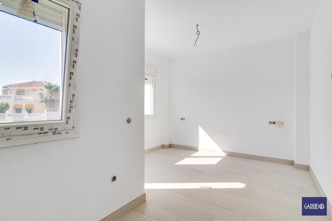 Villa til salg færdigbygget I Torre del Mar, 257.950€ (Ref.: Mirador Beach)